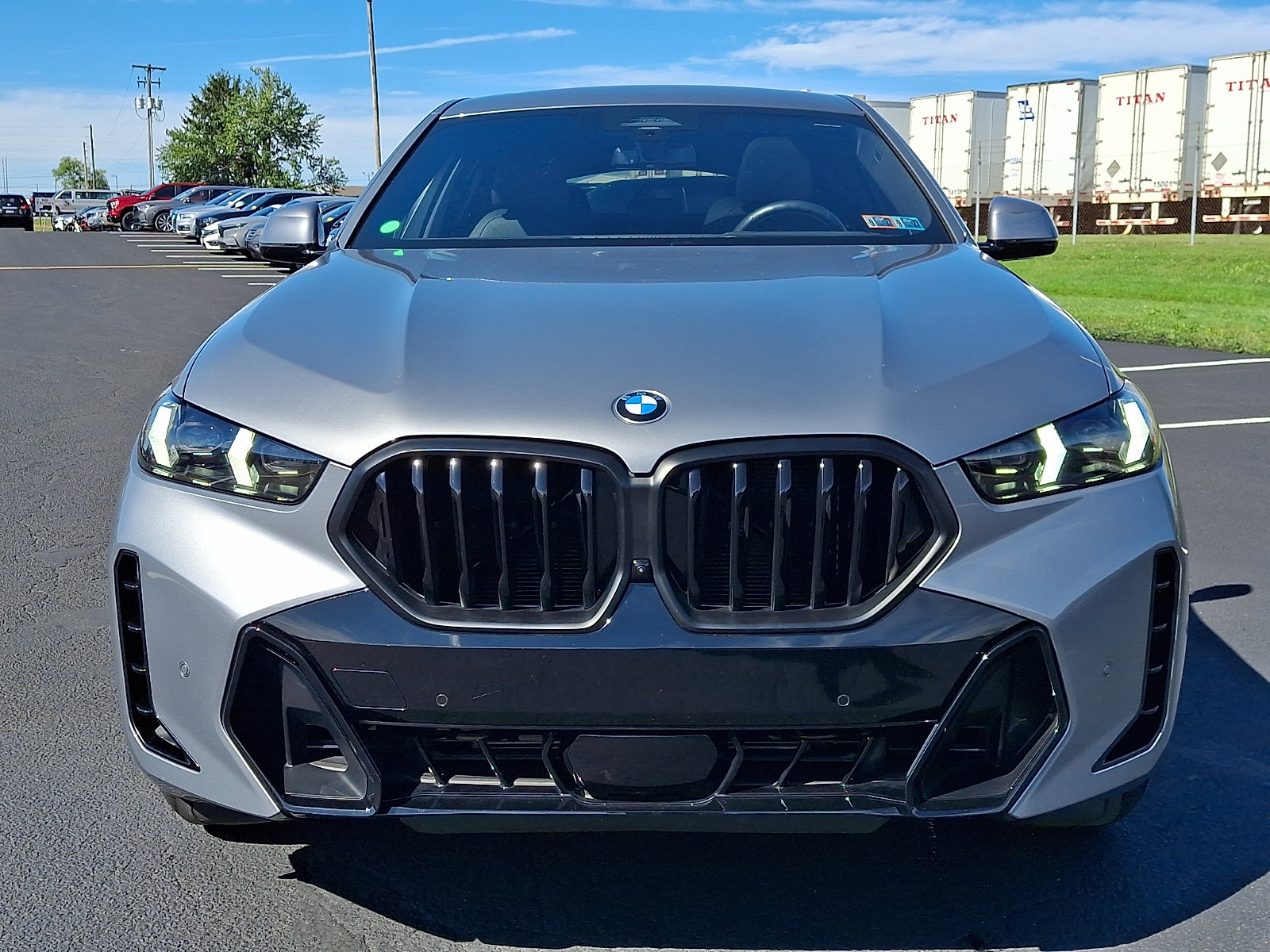 Used 2025 BMW X6 xDrive40i w/ Climate Comfort Package AWD/4WD image 2