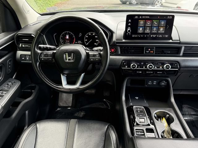 Used 2023 Honda Pilot Touring image 13