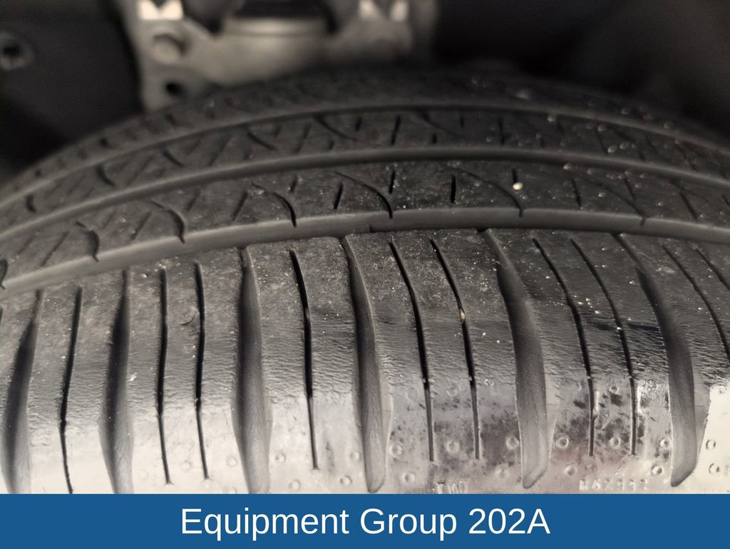 Certified 2022 Ford Explorer XLT w/ Equipment Group 202A image 19