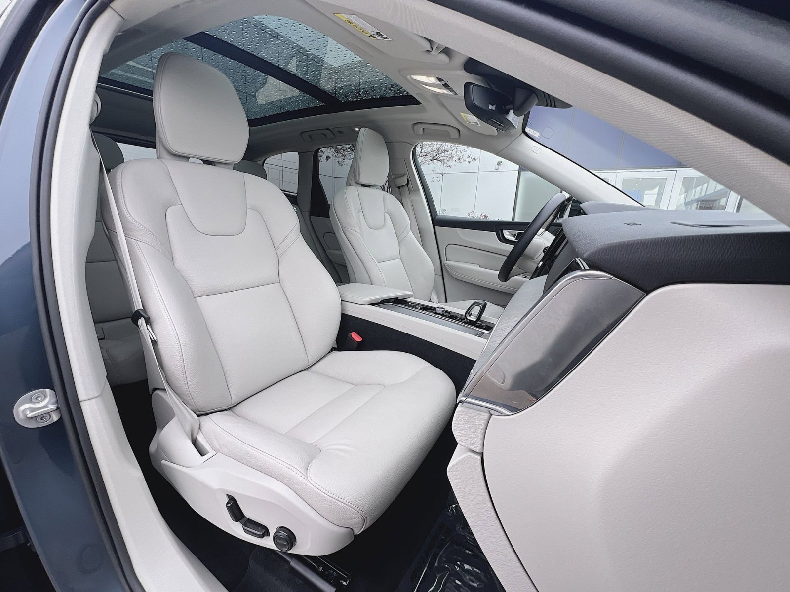 Certified 2023 Volvo XC60 B5 Plus image 27