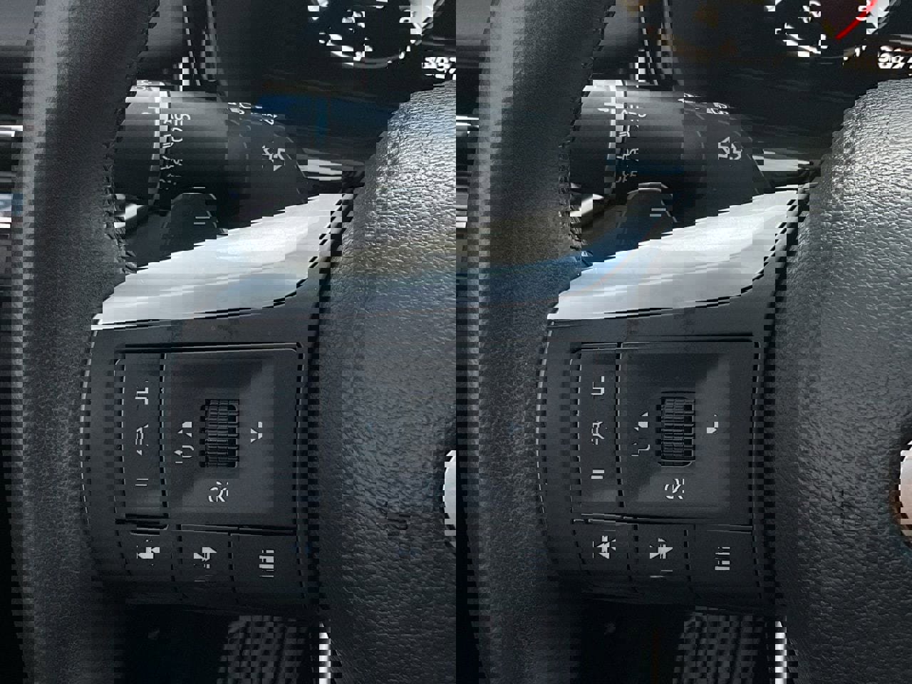 Used 2023 INFINITI QX60 Luxe w/ Cargo Package image 25