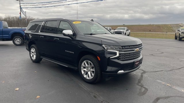 Used 2023 Chevrolet Suburban Premier image 9