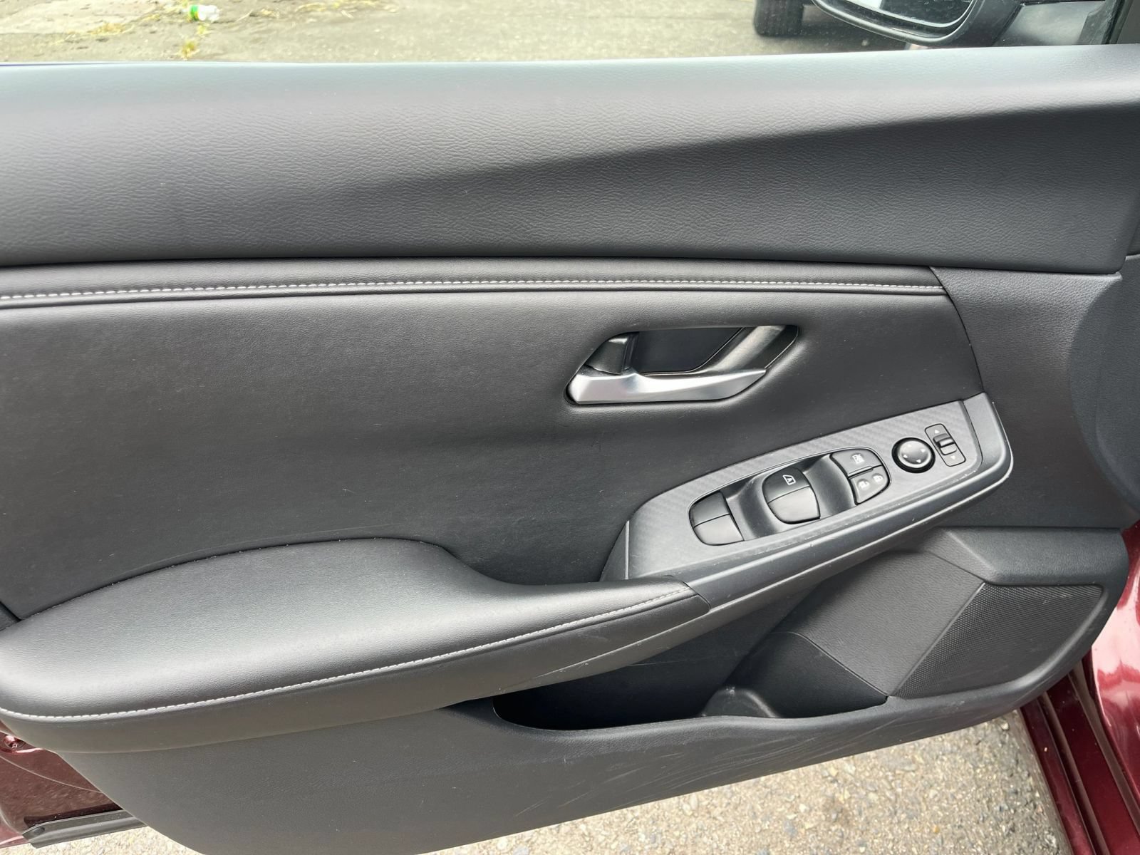 Used 2025 Nissan Sentra SV FWD image 15
