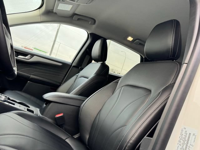 New 2026 Ford Escape SE w/ PHEV Premium Package FWD image 9