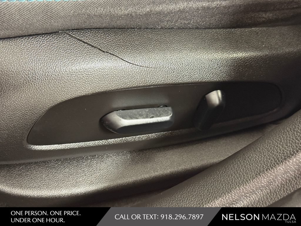 Used 2018 Chevrolet Cruze LT w/ Convenience Package FWD image 21