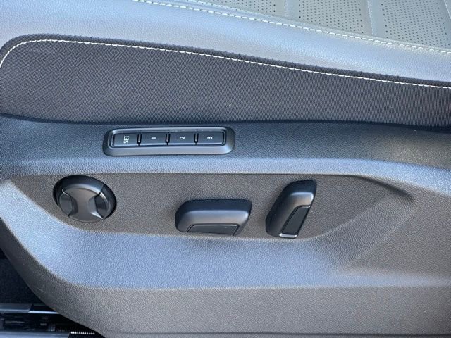 Used 2024 Volkswagen Atlas Cross Sport SEL image 29