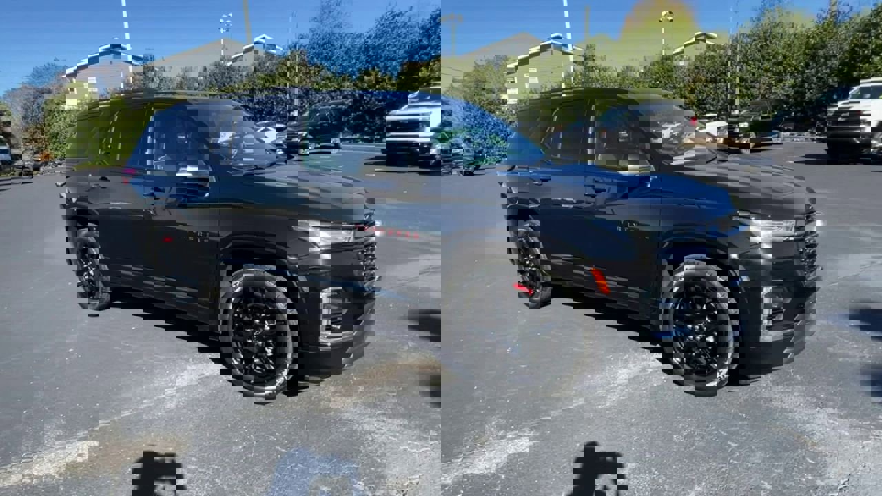 Used 2024 Chevrolet Traverse Premier w/ Redline Edition image 2