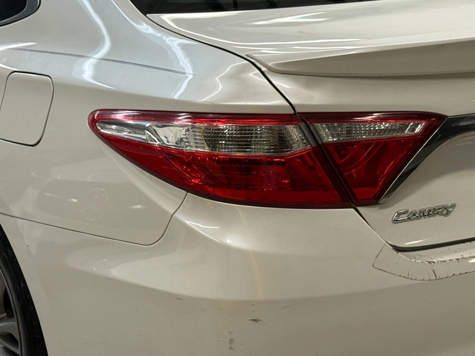 Used 2017 Toyota Camry SE image 12