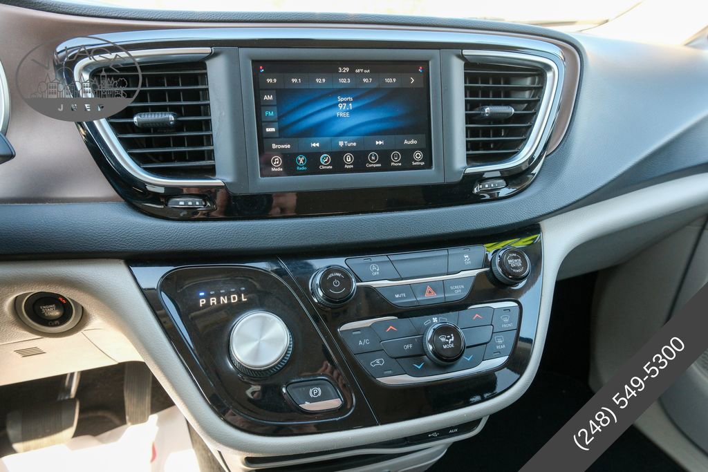 Used 2020 Chrysler Voyager Lxi FWD image 17