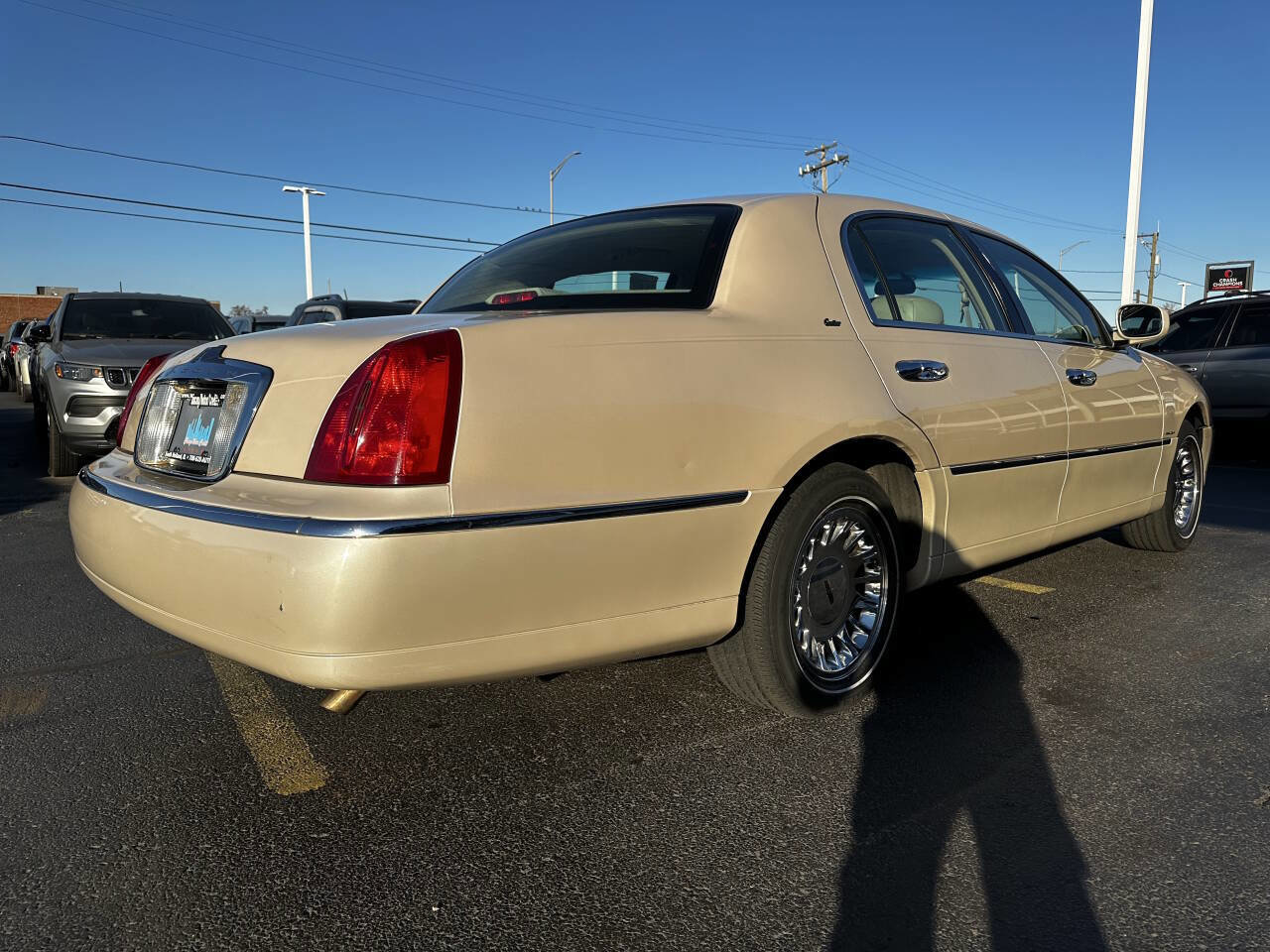 Used 2000 Lincoln Town Car Cartier image 13
