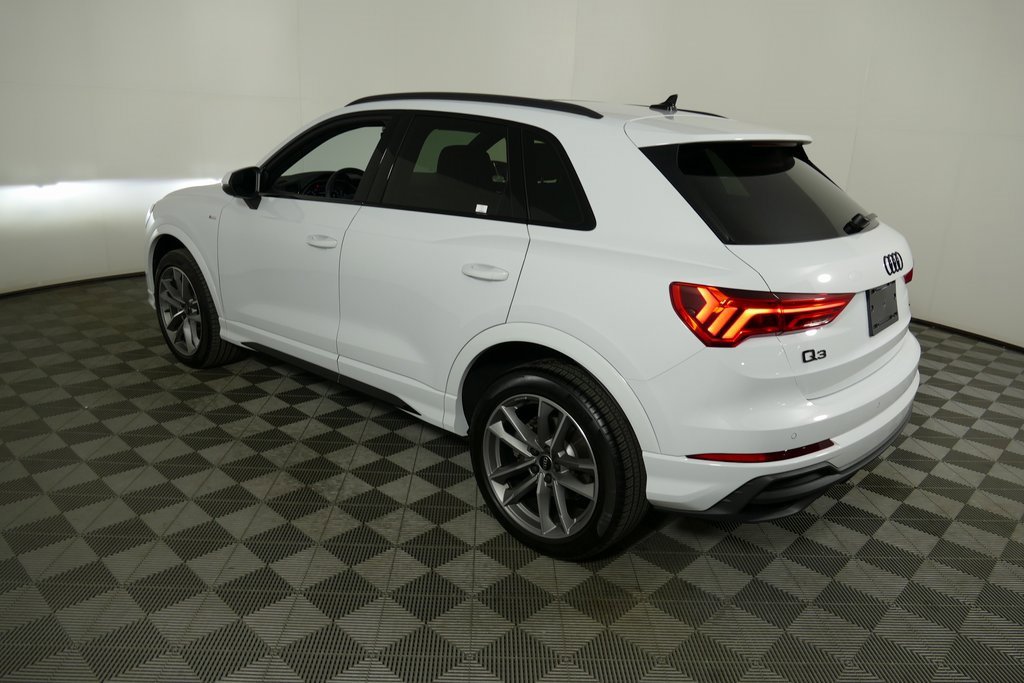 Certified 2025 Audi Q3 2.0T Premium w/ Black Optic Sport Package image 5