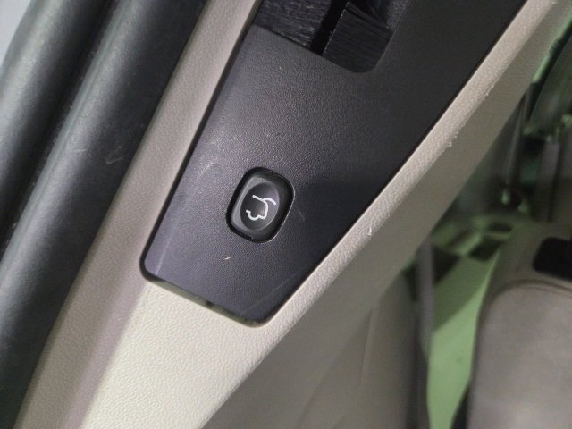 Used 2015 Chrysler Town & Country Touring image 14