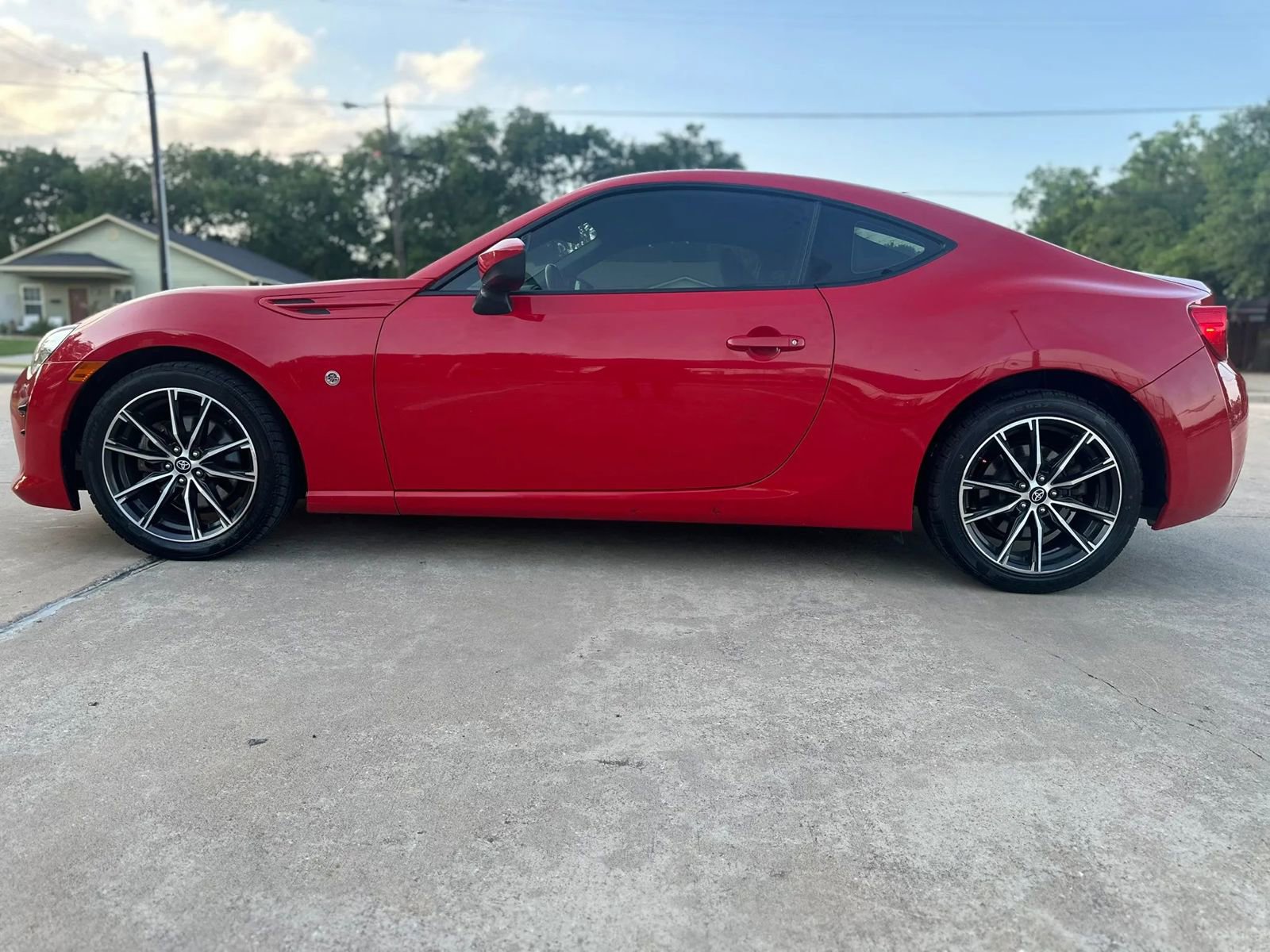 Used 2019 Toyota 86 RWD image 8