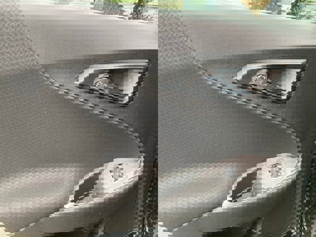 Used 2025 Chevrolet Malibu LT image 12