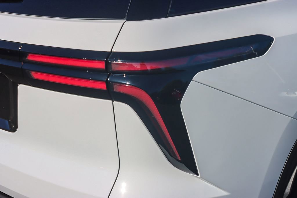 New 2026 Chevrolet Traverse LT w/ Enhanced Driving Package image 8