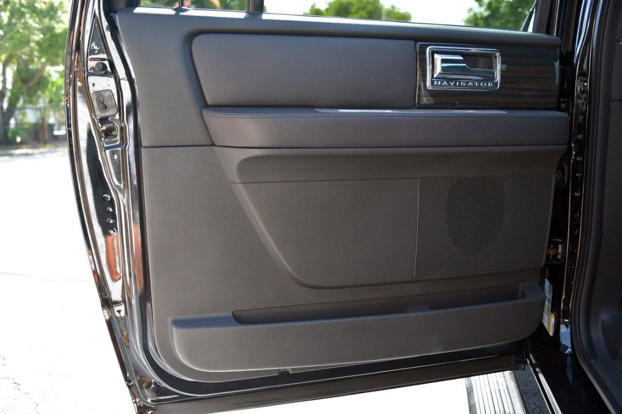 Used 2009 Lincoln Navigator L Base 4x2 4dr SUV image 11