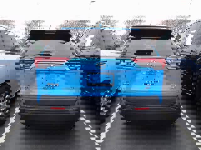 Used 2019 Toyota RAV4 LE image 5