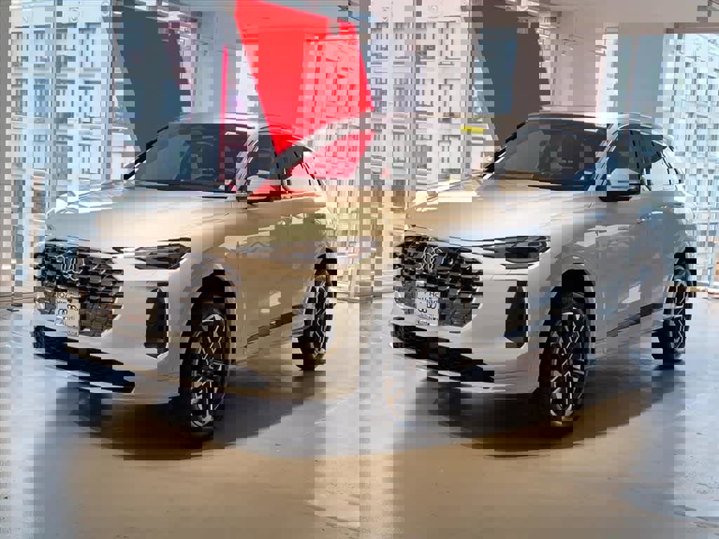 Certified 2025 Audi Q5 Premium w/ Convenience Package