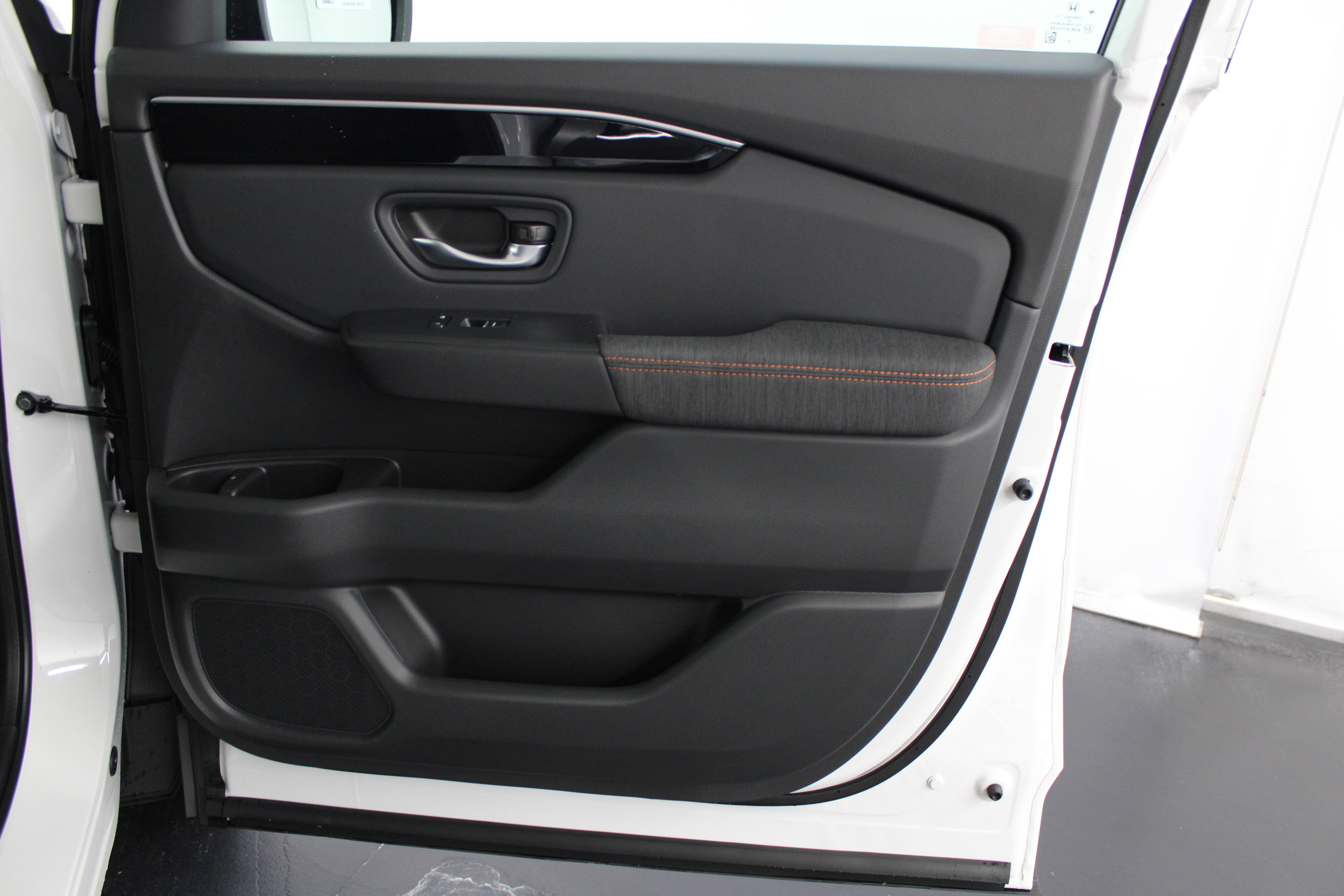 New 2025 Honda Pilot Sport image 28