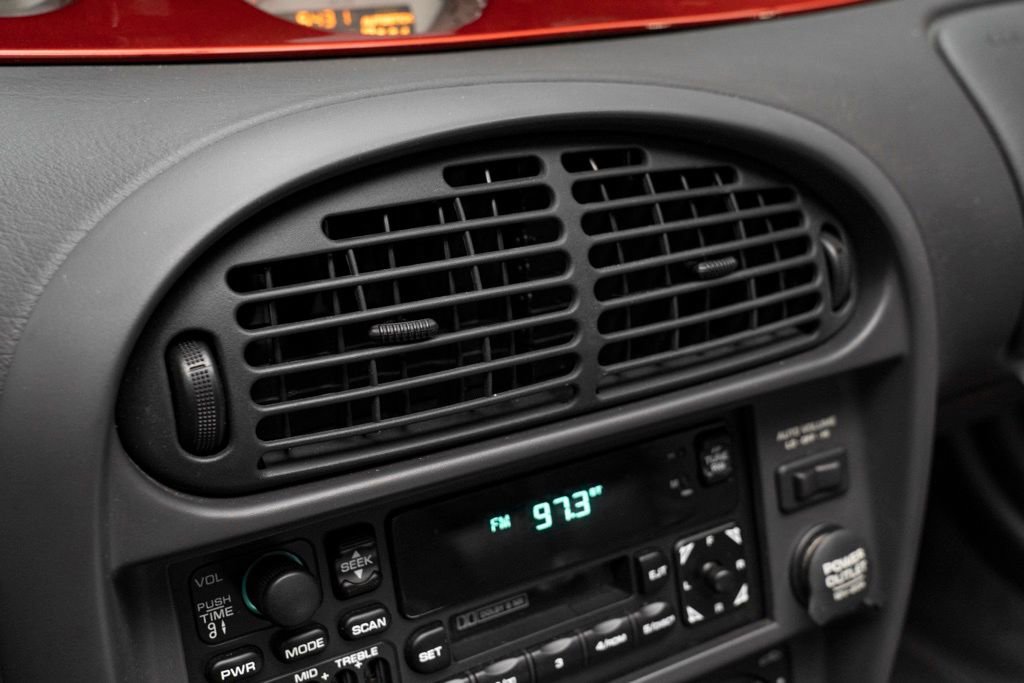 Used 2002 Chrysler Prowler image 32