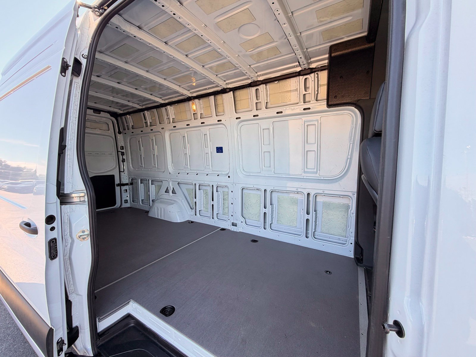 Used 2025 Mercedes-Benz Sprinter 2500 image 18