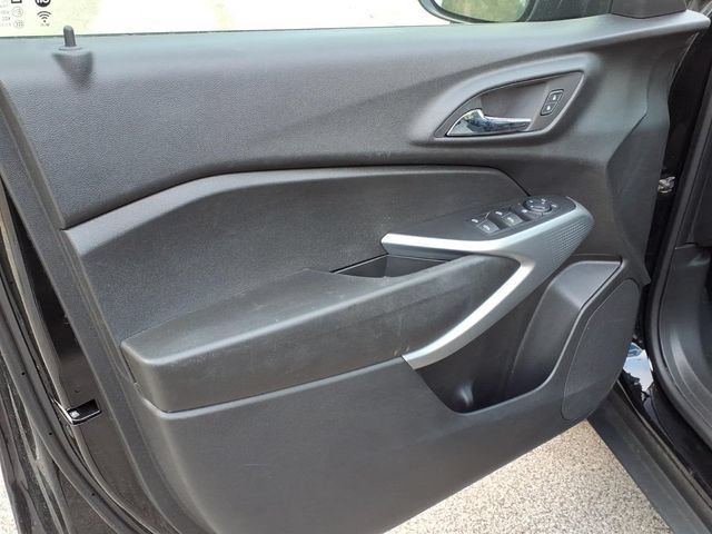 Used 2024 Chevrolet Trax RS w/ Sunroof Package FWD image 11