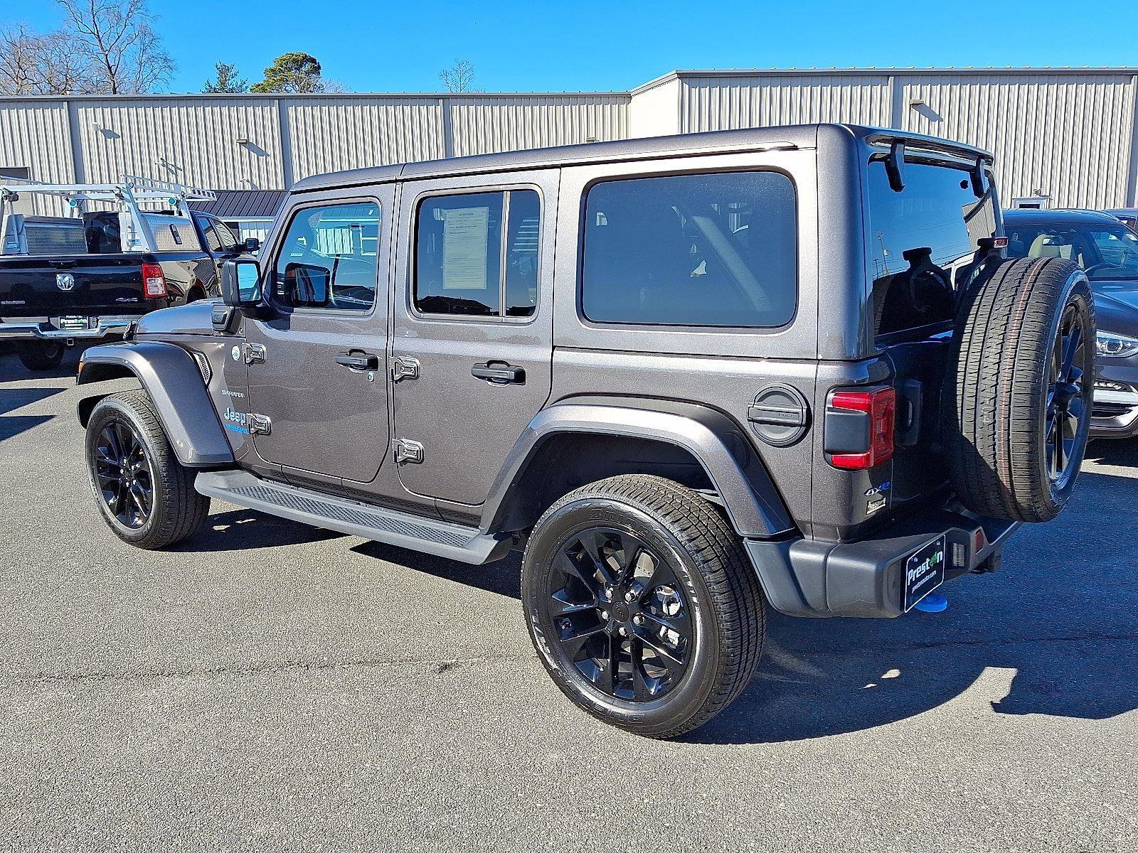 Used 2022 Jeep Wrangler Unlimited Sahara w/ Cold Weather Group image 7