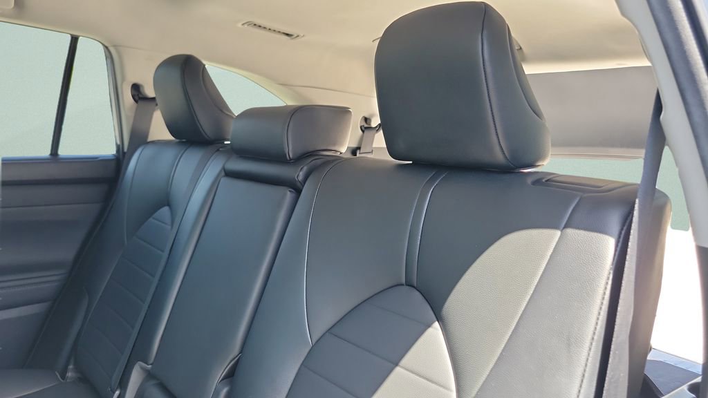 Used 2021 Toyota Highlander XLE image 10
