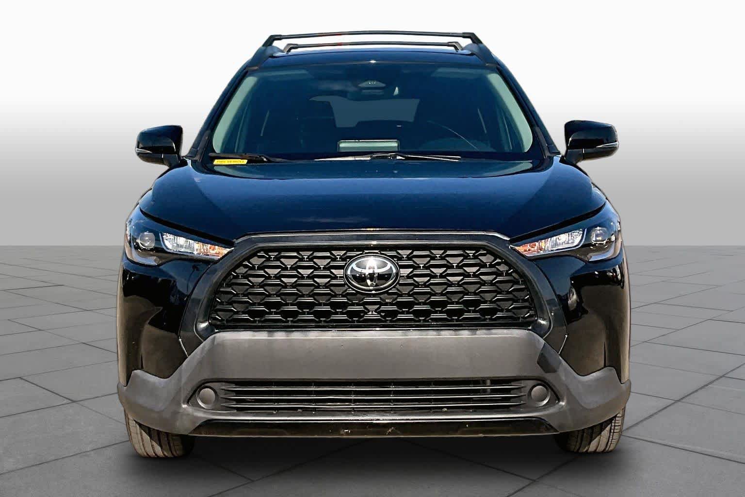 Used 2023 Toyota Corolla Cross LE w/ Moonroof Package FWD image 4