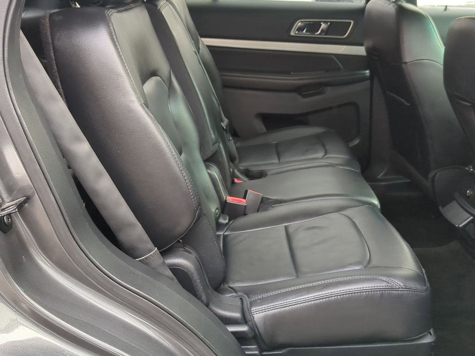 Used 2016 Ford Explorer XLT w/ Equipment Group 202A image 26