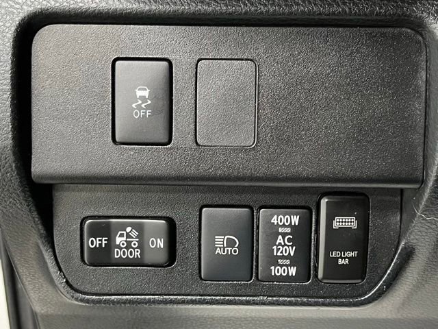 Used 2020 Toyota Tacoma TRD Off-Road w/ Technology Package AWD/4WD image 17