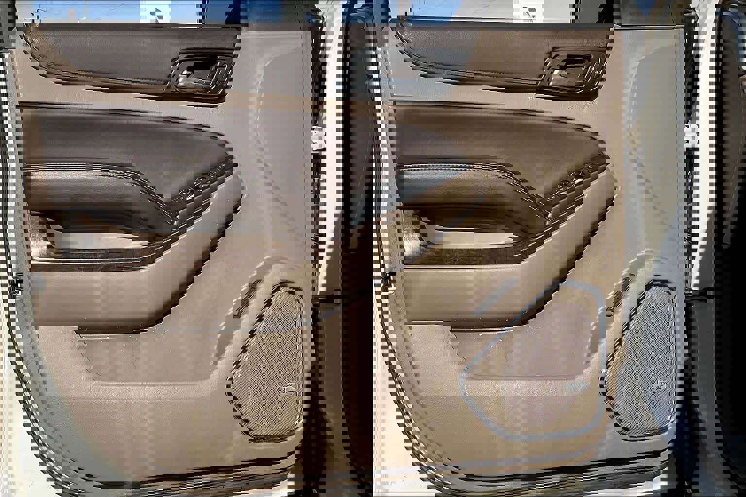 Used 2015 Chevrolet Suburban LT image 21