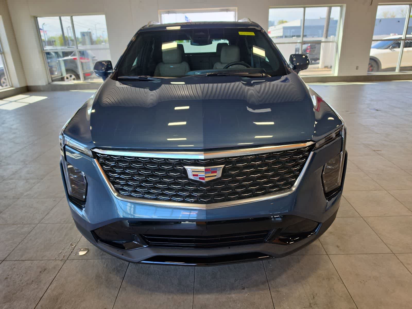 Used 2025 Cadillac XT4 Premium Luxury w/ Cold Weather Package AWD/4WD image 3
