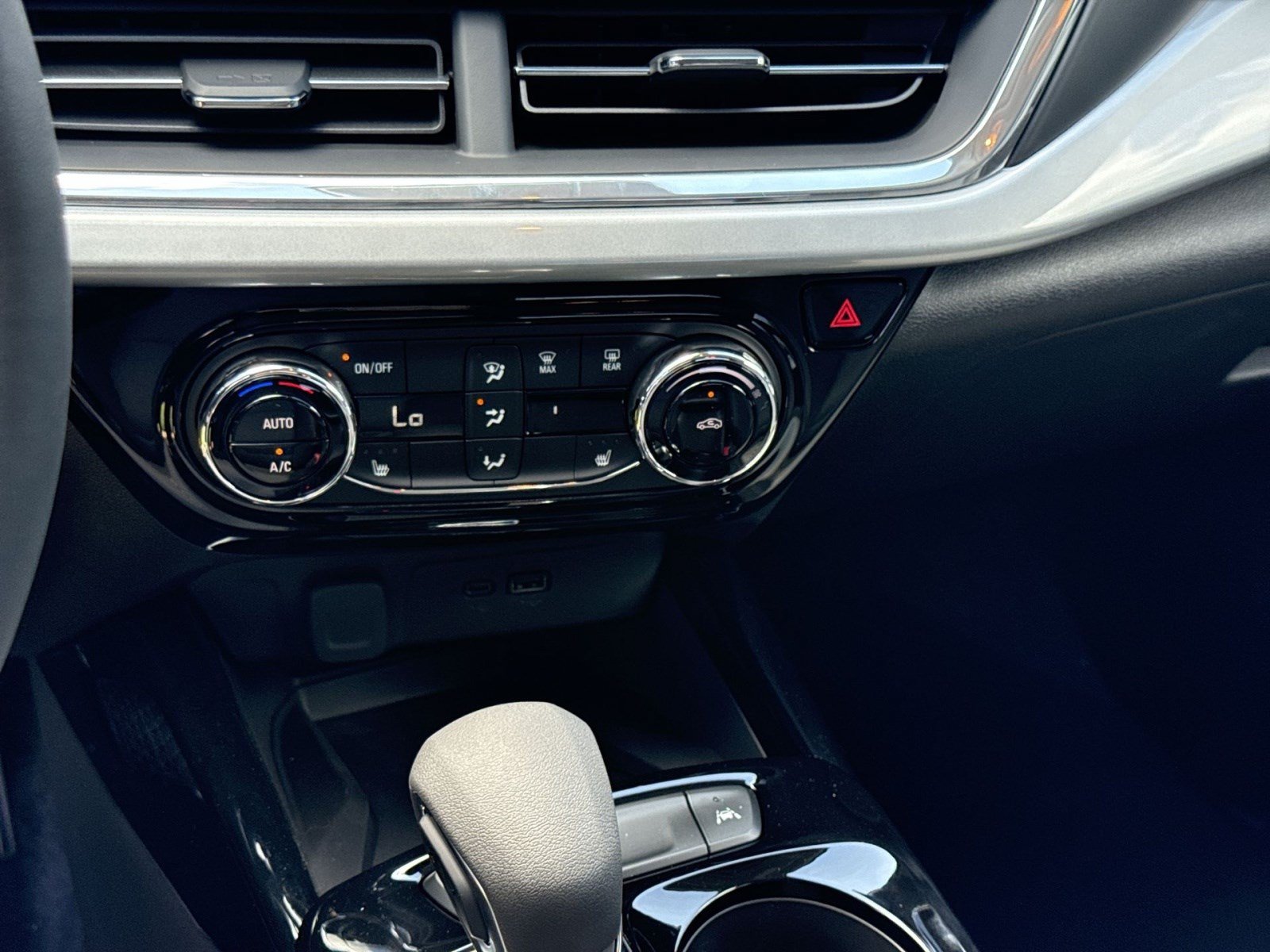 New 2026 Chevrolet Trax LT w/ Sunroof Package FWD image 15
