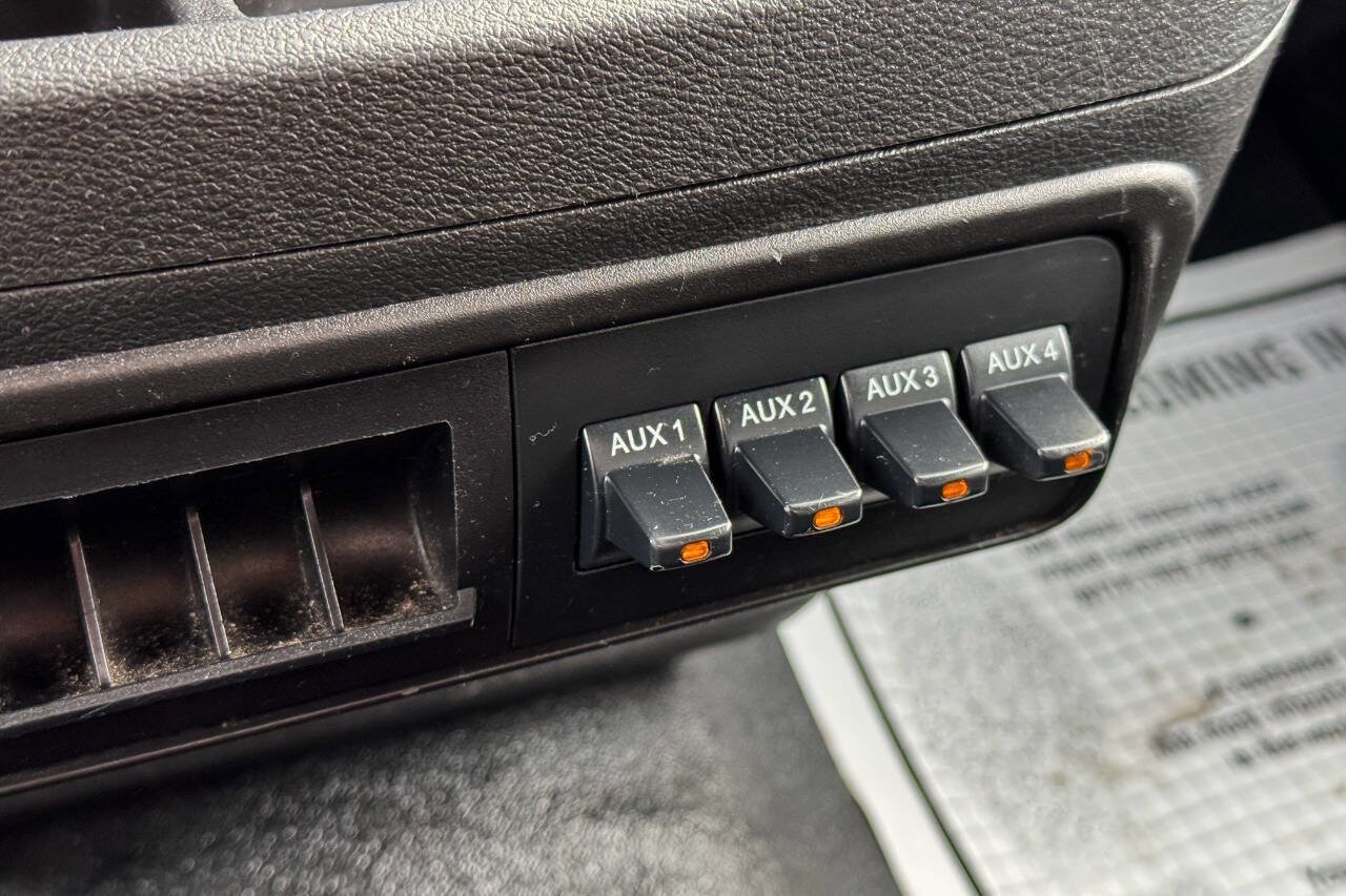 Used 2016 Ford Transit 250 148 Medium Roof image 40