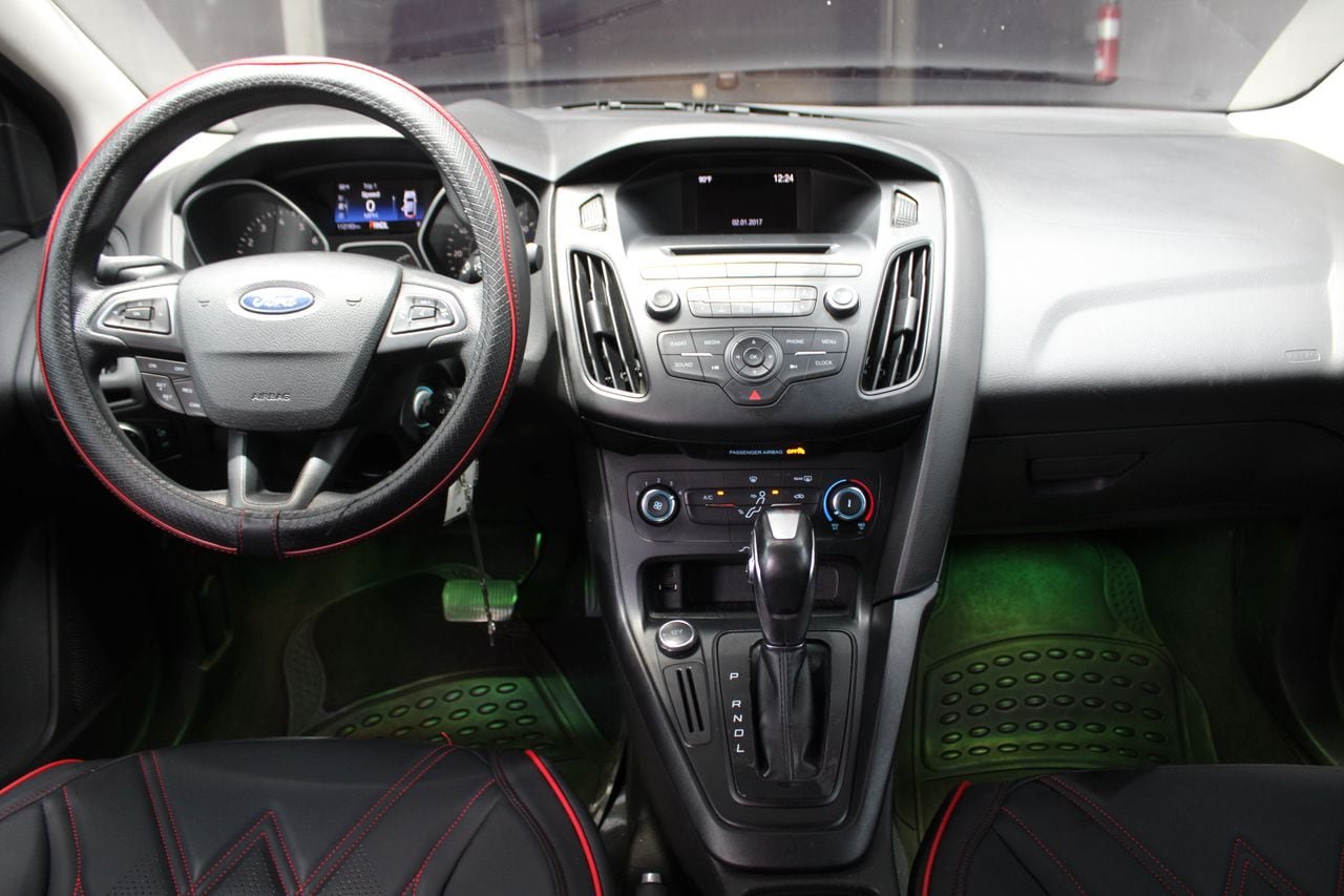 Used 2016 Ford Focus SE FWD image 15