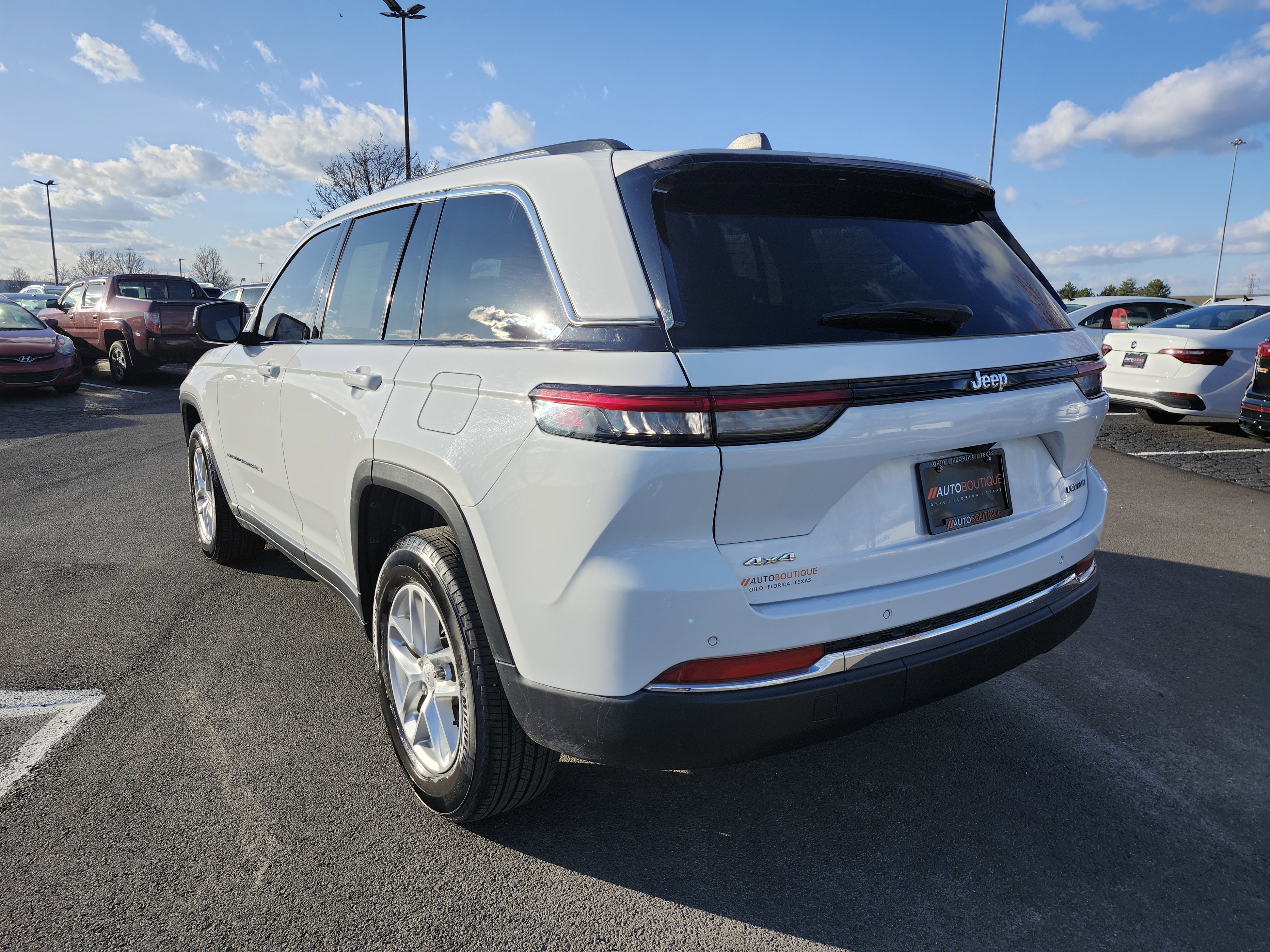Used 2023 Jeep Grand Cherokee Laredo image 15