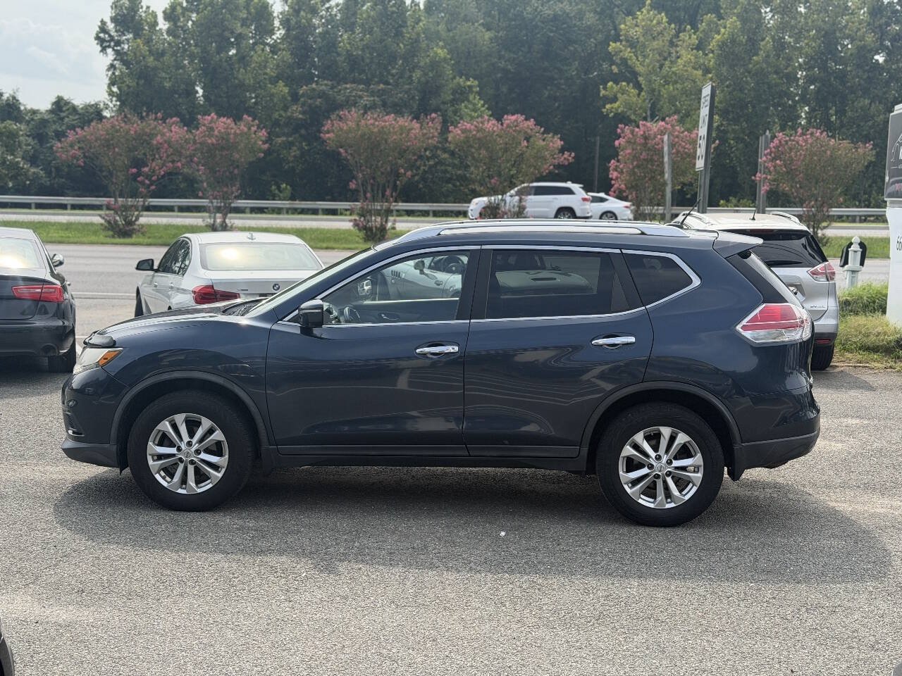 Used 2015 Nissan Rogue SV w/ SV Premium Package AWD/4WD image 8