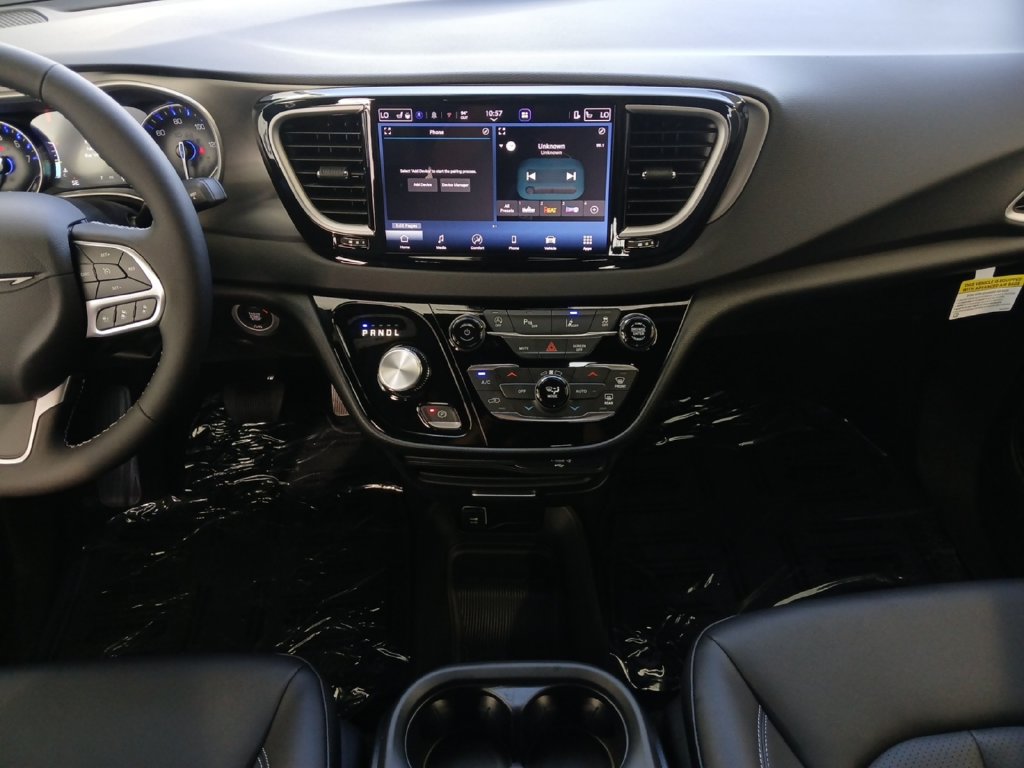 New 2027 Chrysler Pacifica LX FWD image 3