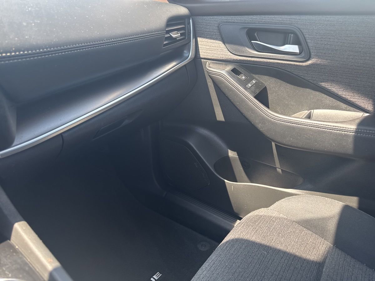 Used 2023 Nissan Rogue SV image 27