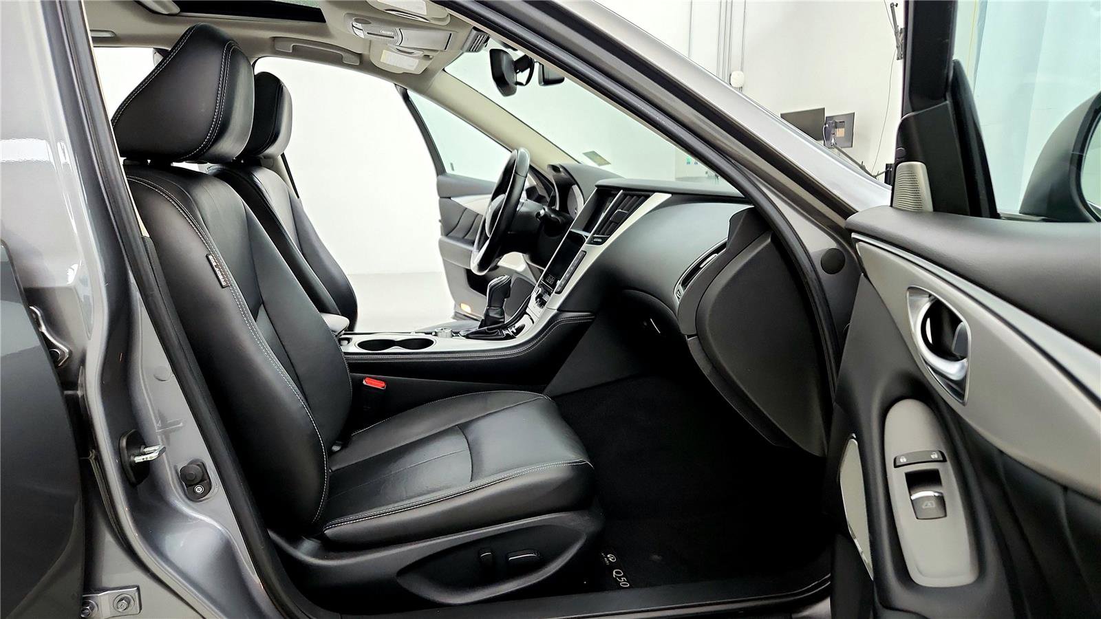 Used 2021 INFINITI Q50 Luxe w/ Seat & Sound Package image 17