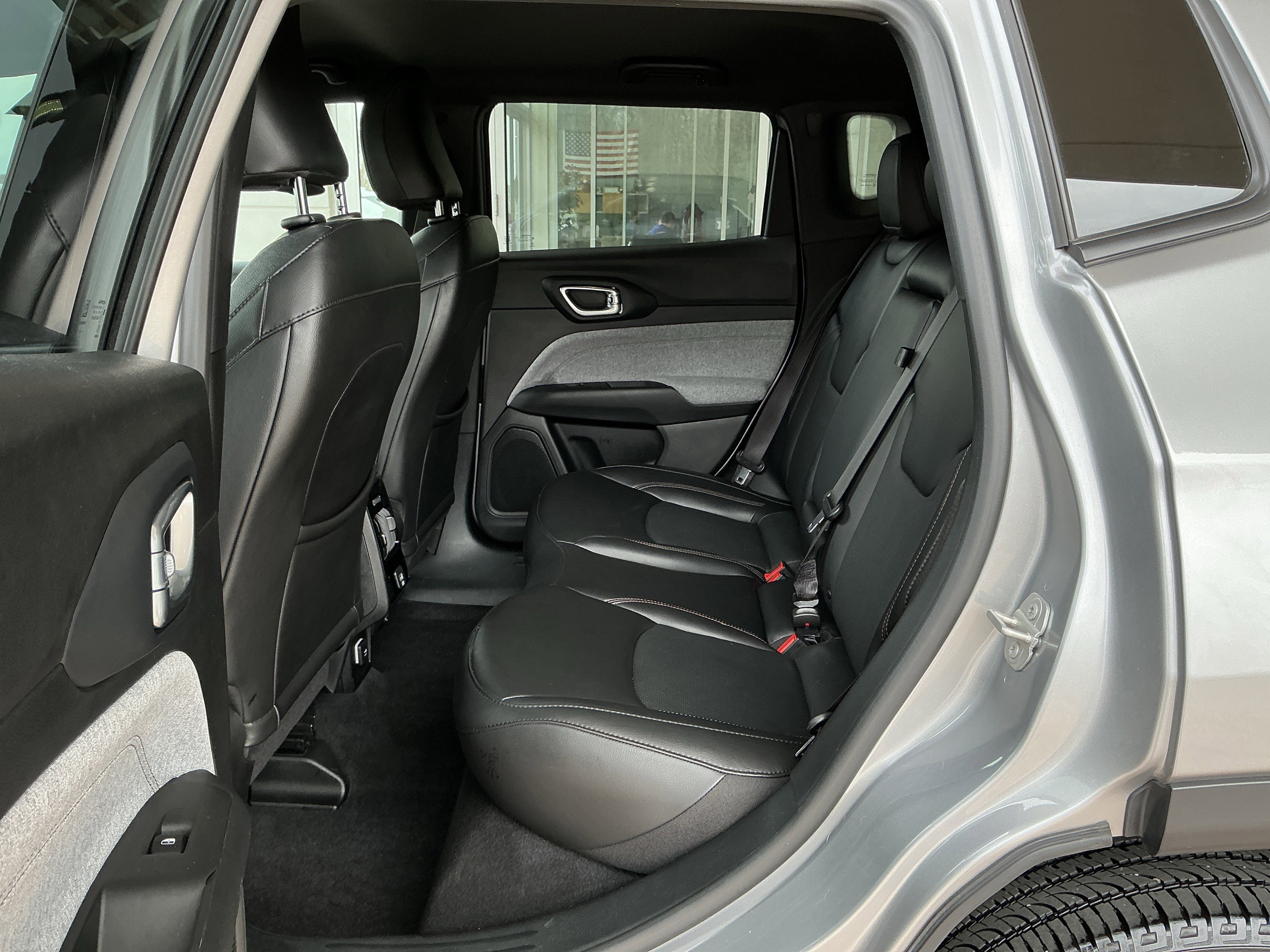 Used 2023 Jeep Compass Latitude AWD/4WD image 17