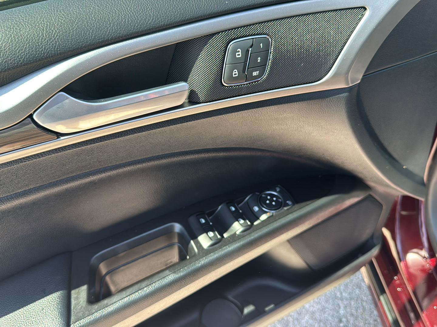 Used 2018 Ford Fusion SE image 15