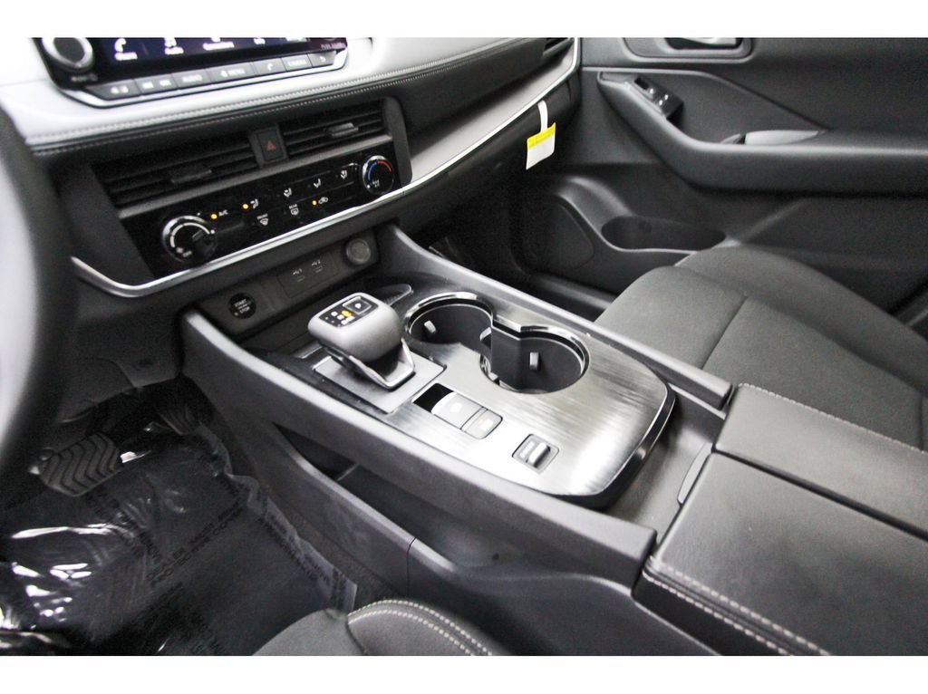Used 2025 Nissan Rogue S FWD image 26
