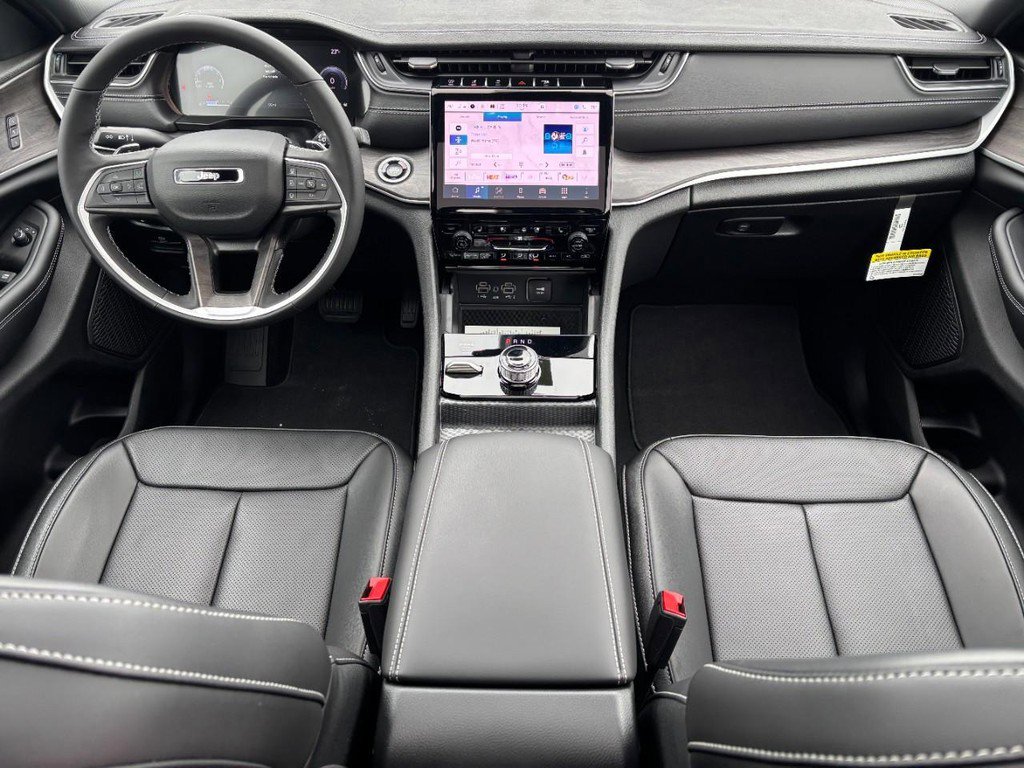New 2025 Jeep Grand Cherokee L Limited w/ Luxury Tech Group II image 15