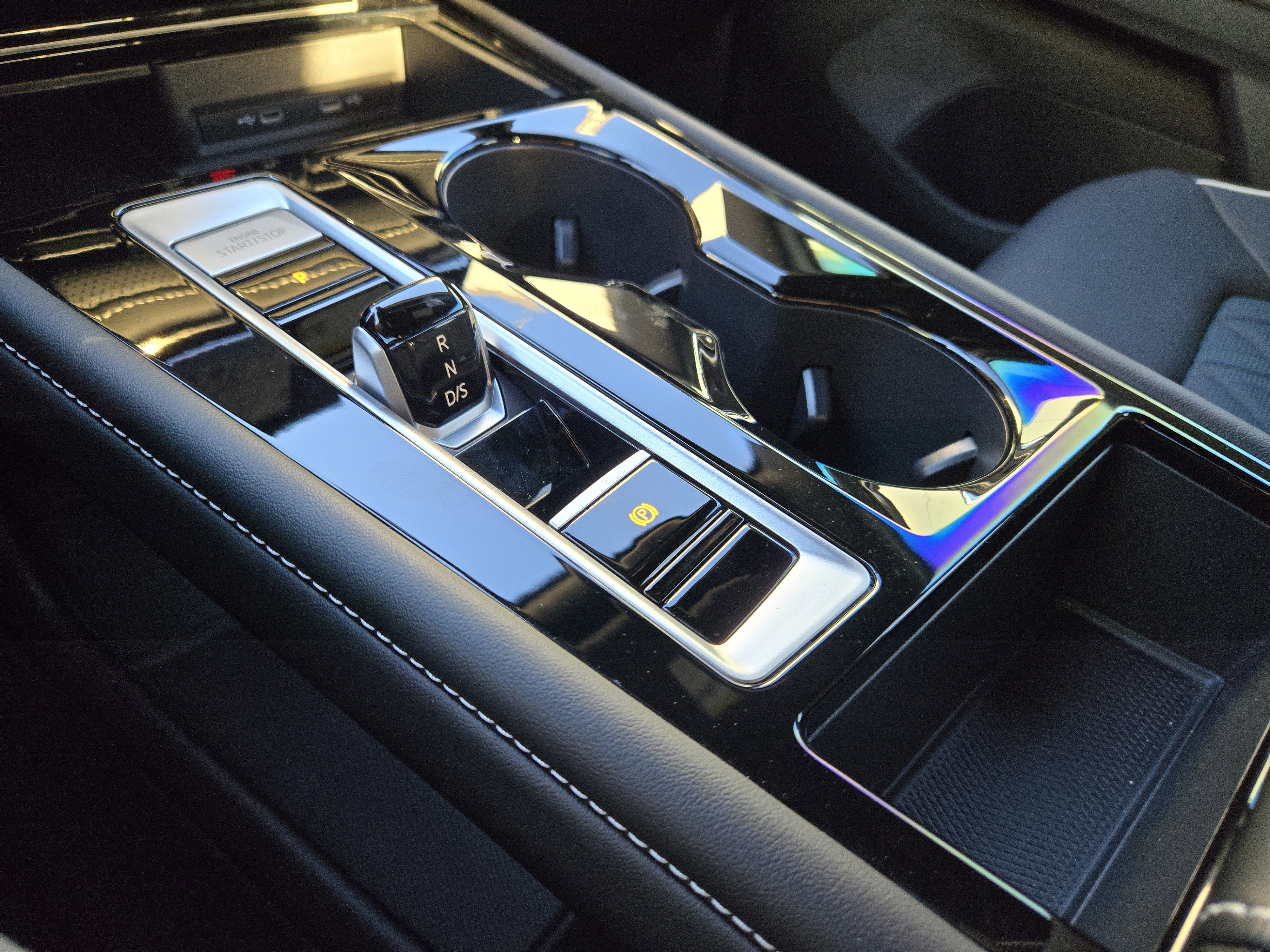 Used 2024 Volkswagen Atlas Cross Sport SEL Premium R-Line image 23