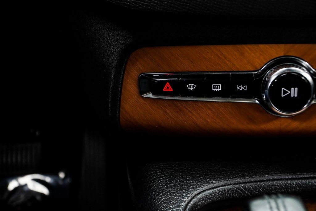 Used 2021 Volvo XC90 T8 Inscription Expression w/ Climate Package image 24