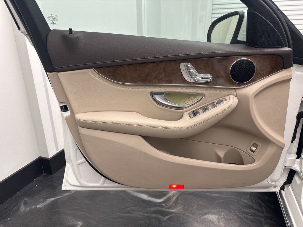 Used 2015 Mercedes-Benz C 300 Sedan w/ Luxury Package image 16