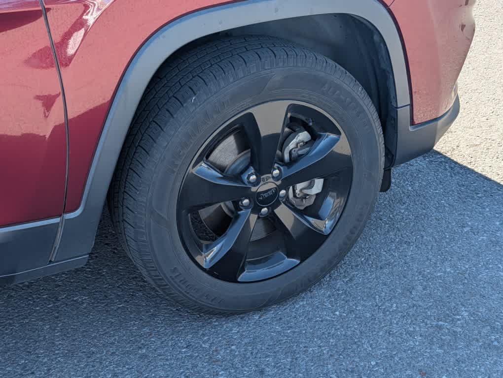 Used 2019 Jeep Cherokee Latitude Plus AWD/4WD image 11