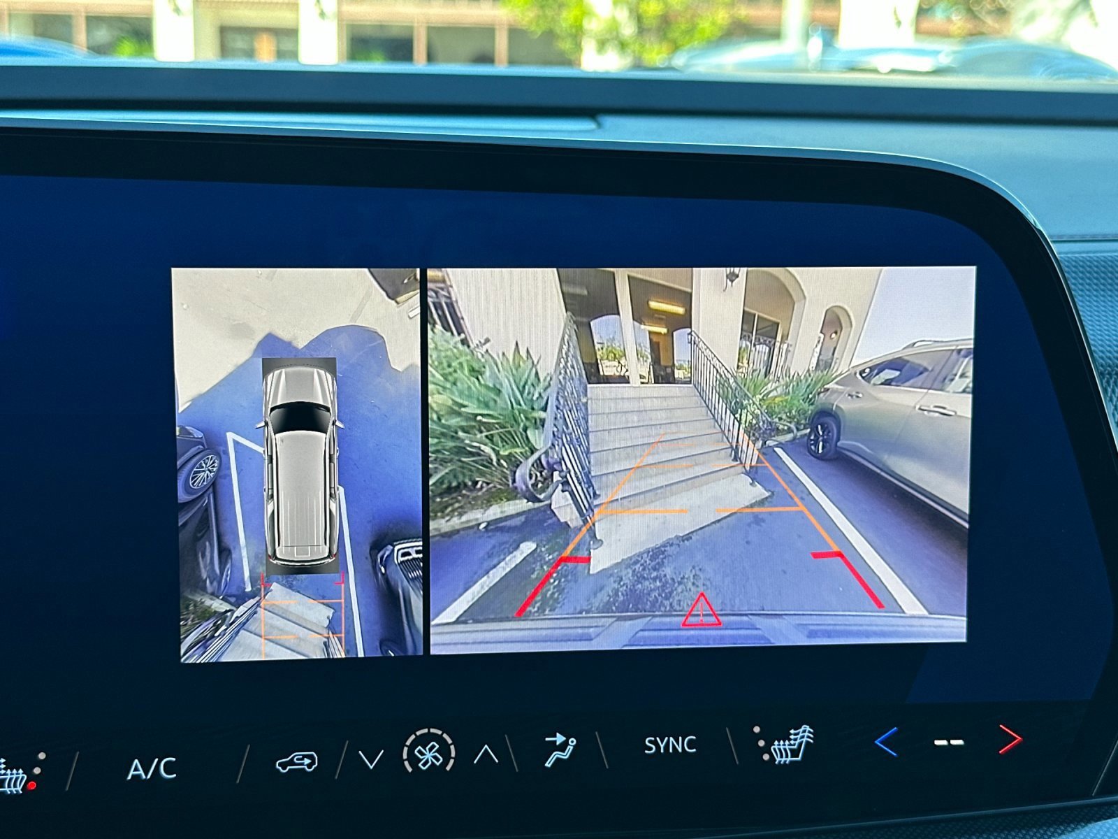 Used 2025 Chevrolet Suburban RST image 23